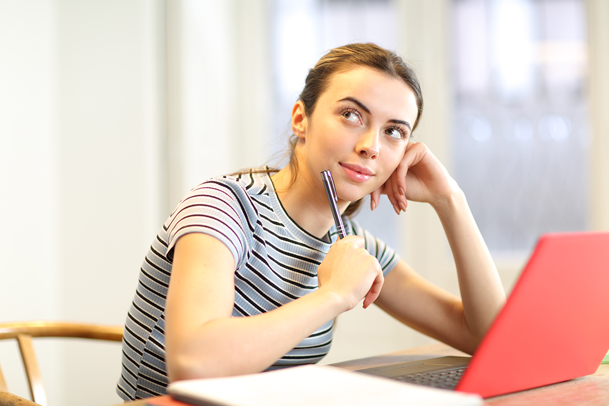 Pour vous aider à améliorer votre CV plusieurs générateurs existent : Canva, CVDesignR, etc.